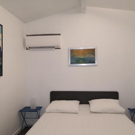 La Petite Maison De Lingling Mornas Bagian luar foto