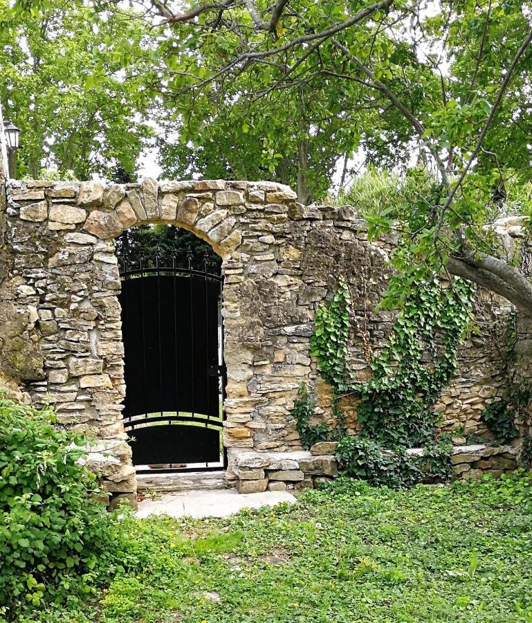 La Petite Maison De Lingling Mornas Bagian luar foto