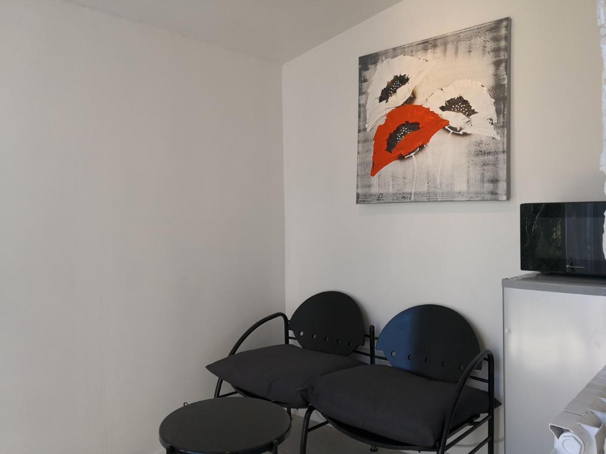 La Petite Maison De Lingling Mornas Bagian luar foto