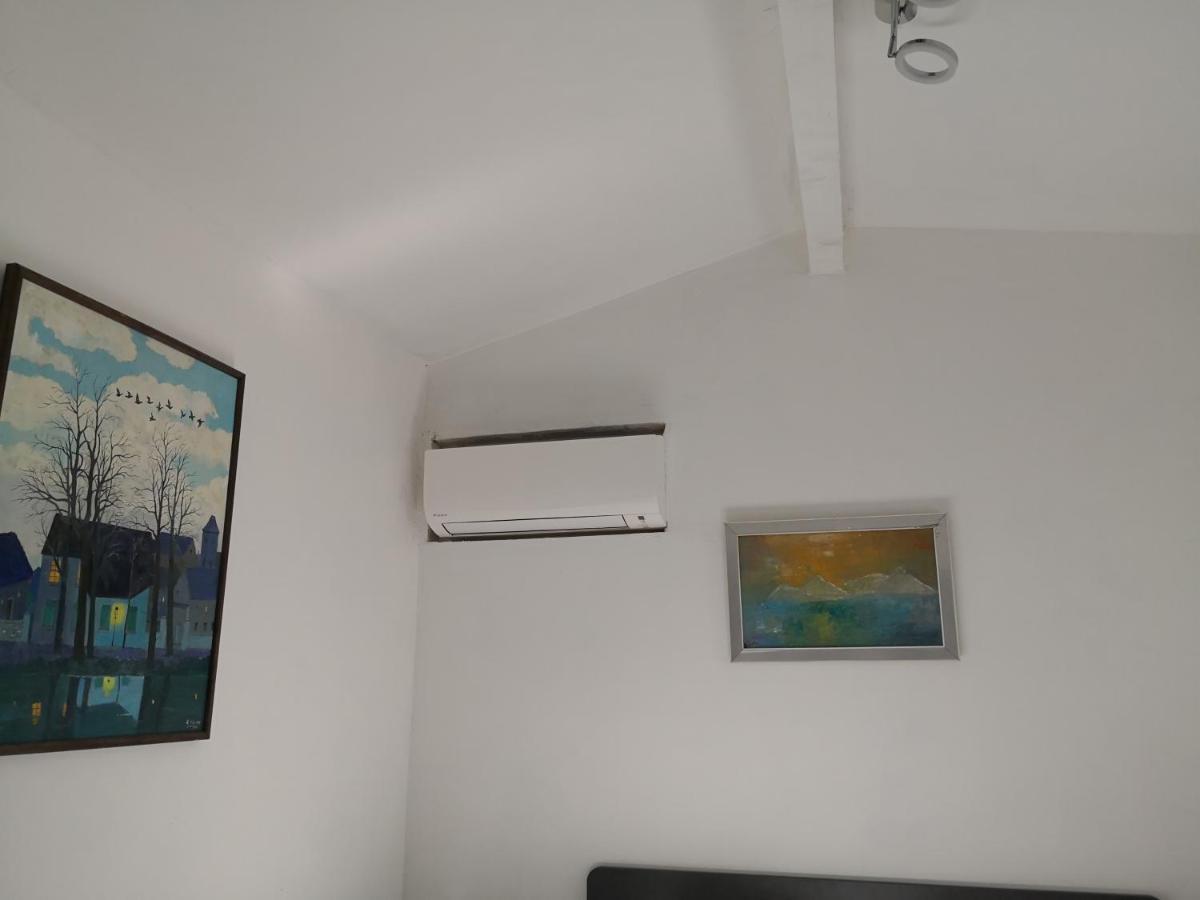 La Petite Maison De Lingling Mornas Bagian luar foto