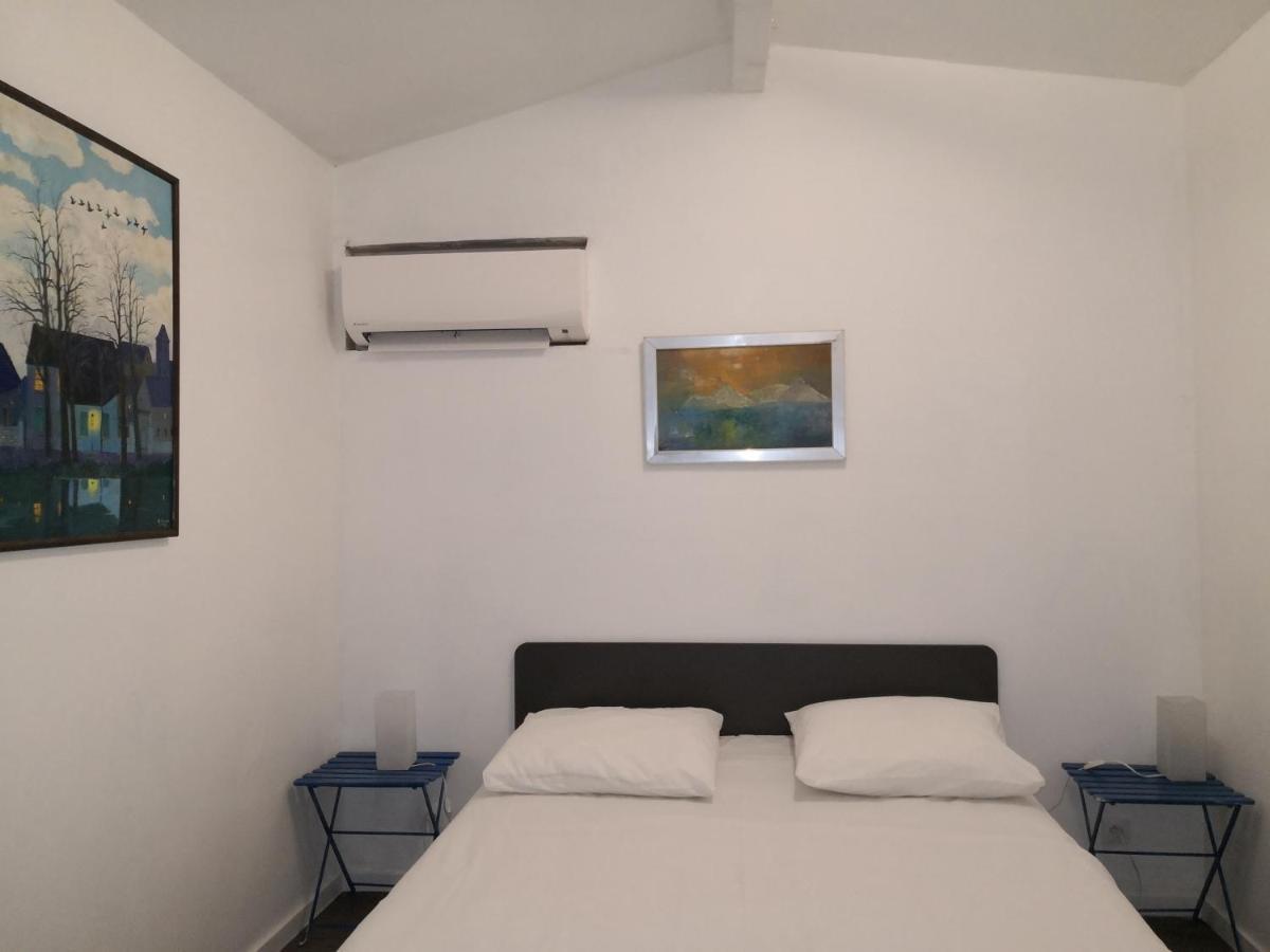 La Petite Maison De Lingling Mornas Bagian luar foto