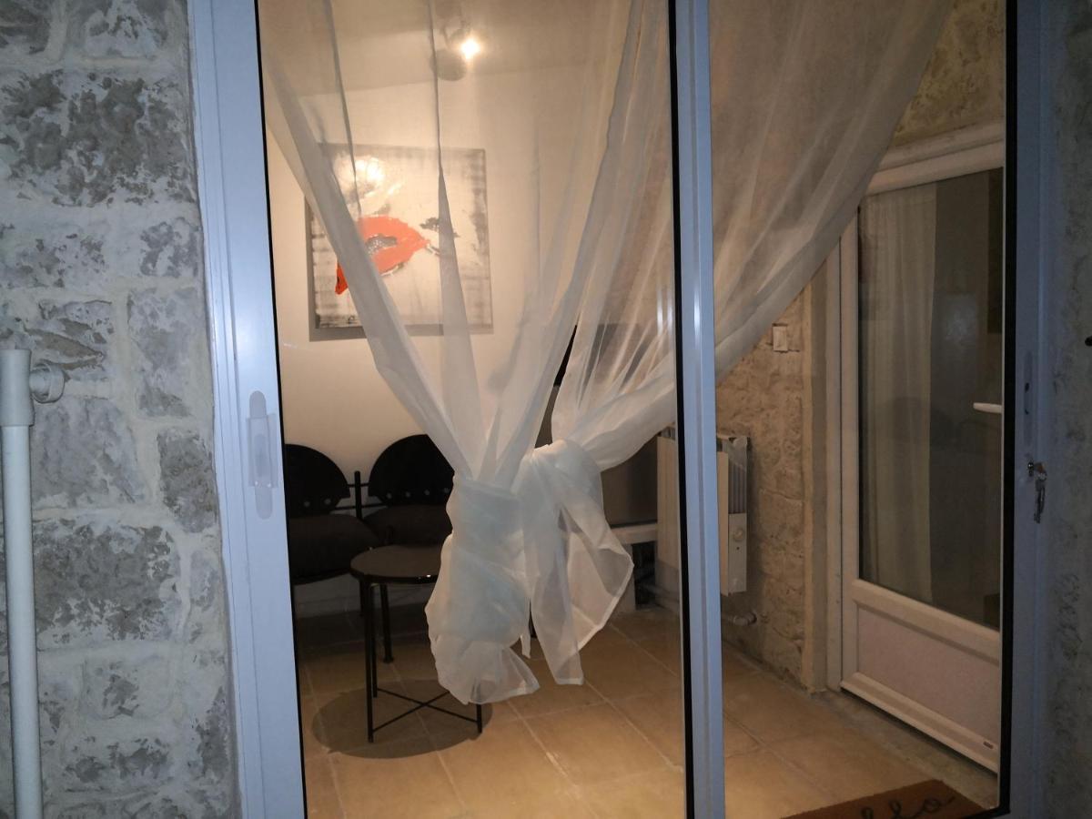 La Petite Maison De Lingling Mornas Bagian luar foto